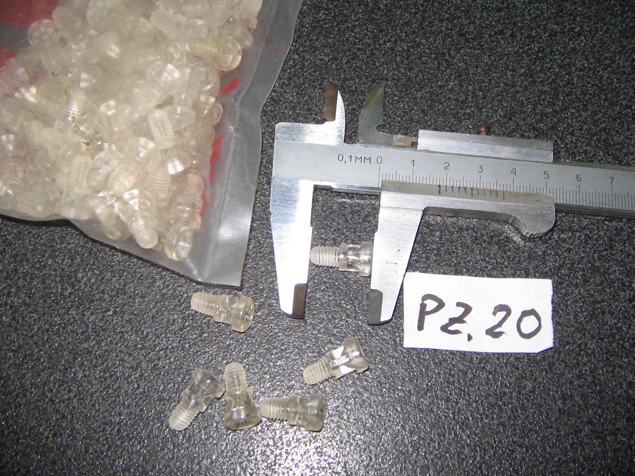 KIT DI VITI IN PLASTICA PZ. 20 N.1975